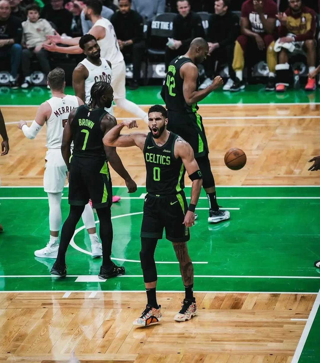 包含塔图姆巅峰对决,蒂姆与70激战RNG分钟,惊险取胜胜负难料!的词条