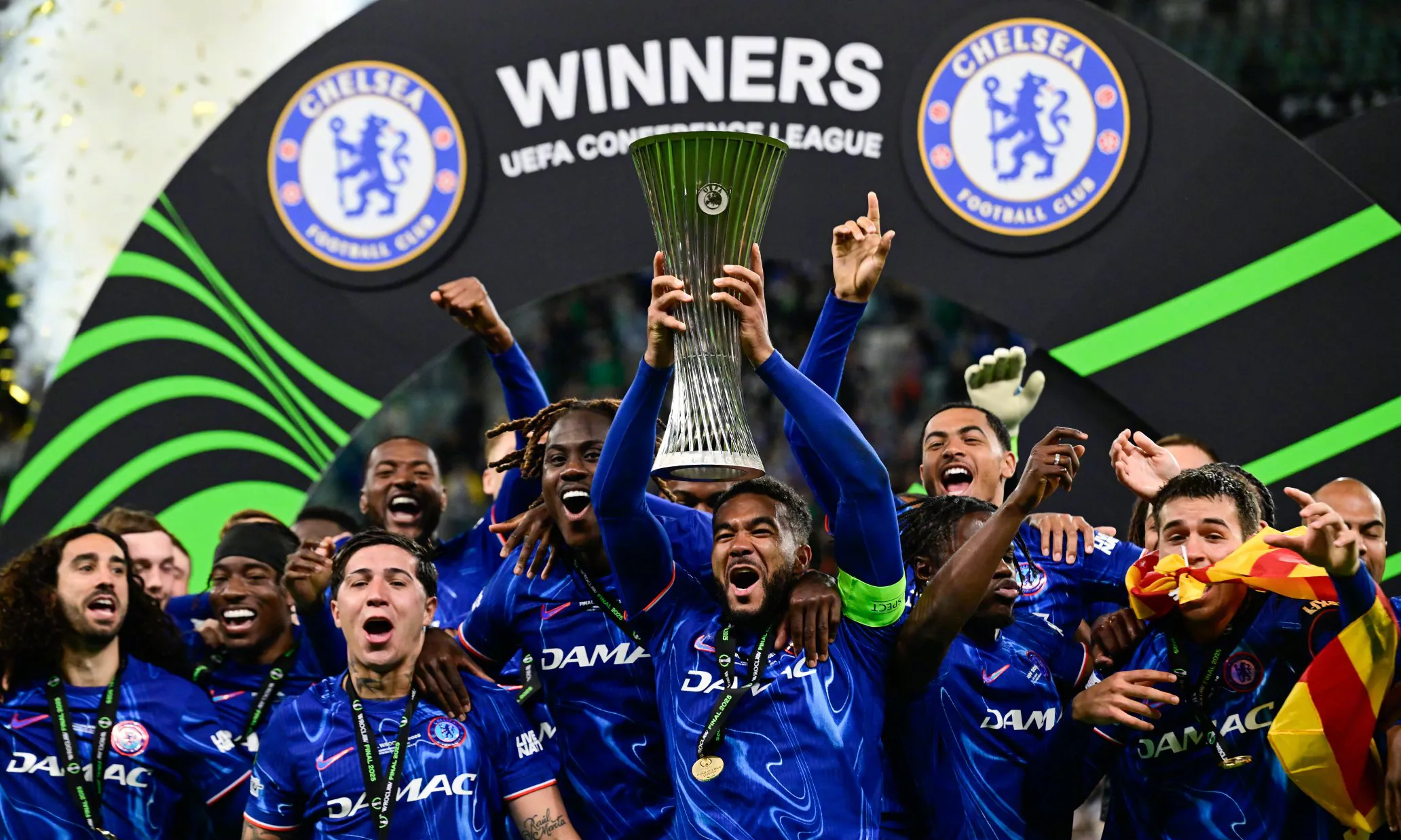 关于欧冠最新形势:切尔西高居榜首,切尔西强势追赶,冠军归属成迷的信息